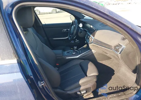 2021 BMW 330I xDrive z USA, uszkodzony, nr VIN 3MW5R7J00M8B98607